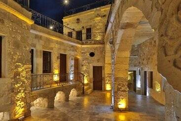 هتل Golden Cave Suites
