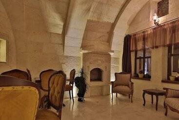 هتل Golden Cave Suites