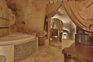 هتل Golden Cave Suites