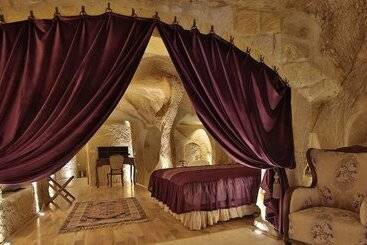 هتل Golden Cave Suites