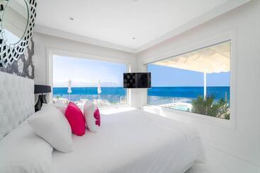 هتل Lani S Suites De Luxe   Adults Only