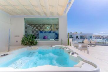 هتل Lani S Suites De Luxe   Adults Only