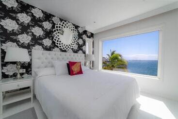 هتل Lani S Suites De Luxe Adults Only