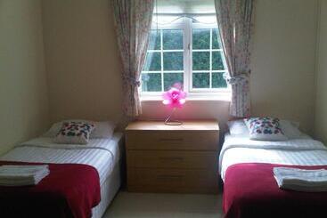 Plumpton House - Ashford