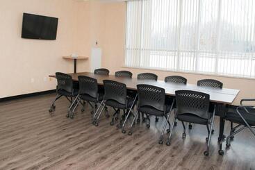 هتل Residence & Conference Centre   Windsor