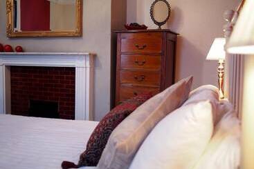 هتل The Coach House