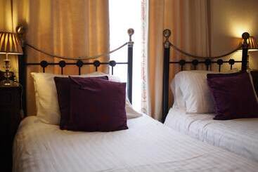 هتل The Coach House