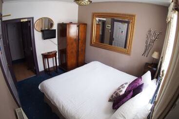 هتل The Coach House