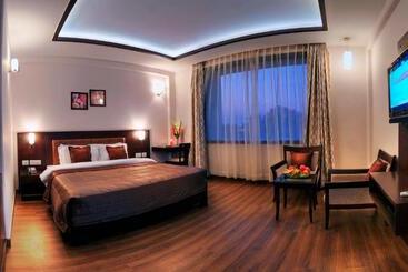 هتل The Retreat
