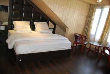 هتل Zahgeer Continental Gulmarg