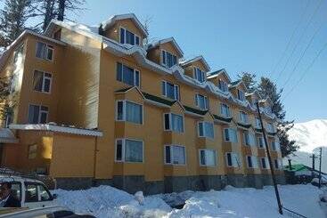 هتل Zahgeer Continental Gulmarg