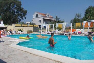Antony S Complex