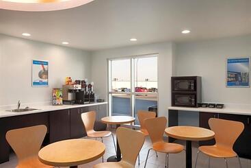 Motel 6swift Current, Sk