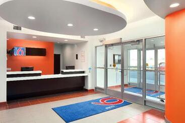 Motel 6swift Current, Sk