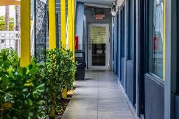 مُتل Up Midtown