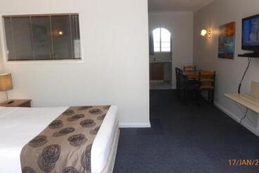 Tower Court Motel