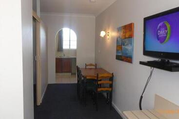Tower Court Motel