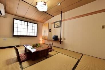 هتل Takenoya Ryokan