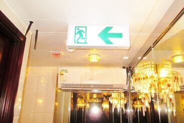 هاستل Relaince International Guest House
