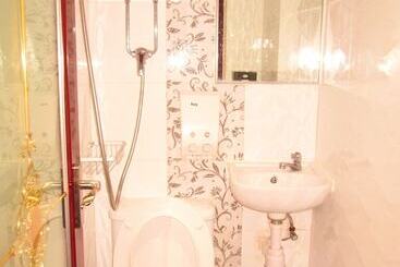 هاستل Relaince International Guest House