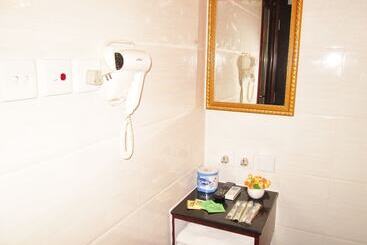 هاستل Relaince International Guest House