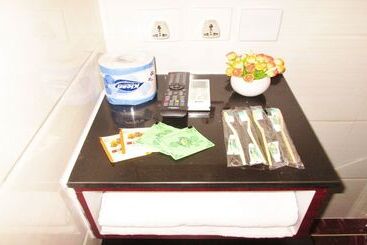 هاستل Relaince International Guest House