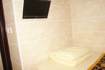 هاستل Relaince International Guest House
