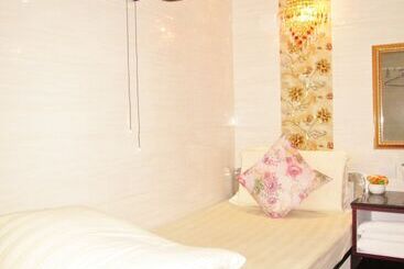 هاستل Relaince International Guest House