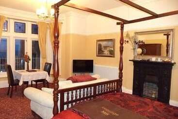 تختخواب و صبحانه Britten House