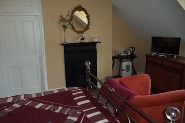 تختخواب و صبحانه Britten House