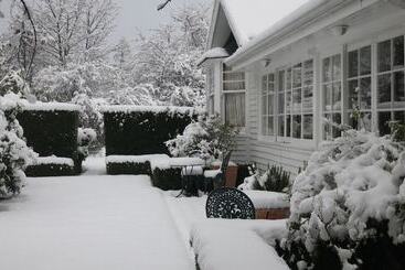 تختخواب و صبحانه Cheltenham House