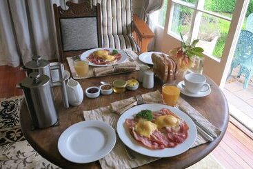 تختخواب و صبحانه Cheltenham House
