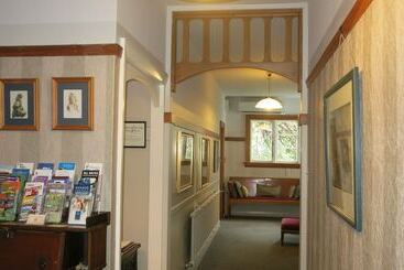 تختخواب و صبحانه Cheltenham House