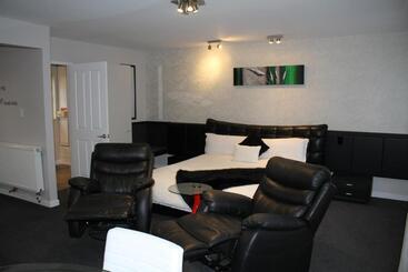 Birchwood Manor