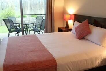 Direct Collective   Villas On Rivergum
