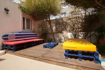 Ericeira Chill Hill Hostel & Private Rooms