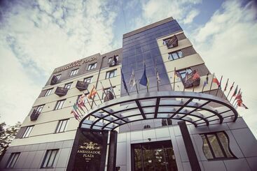 هتل Ambassador Plaza