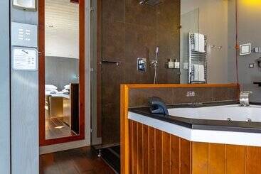 Отель Elegance Suites