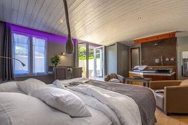 Отель Elegance Suites