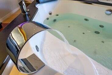Отель Elegance Suites
