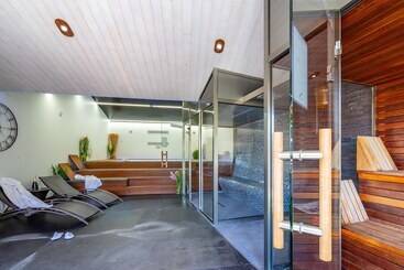 Отель Elegance Suites