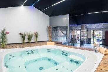 Отель Elegance Suites