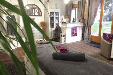 Отель Elegance Suites