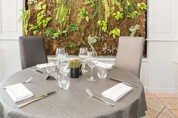 Отель Elegance Suites