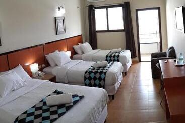 هتل Express Inn Coronado & Camping