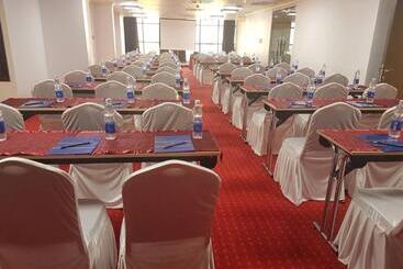هتل Golden Tulip Dar Es Salaam City Center