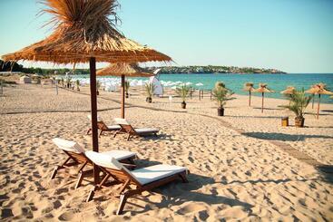هتل Green Life Beach Resort Sozopol