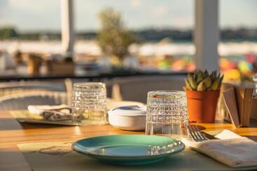 هتل Green Life Beach Resort Sozopol