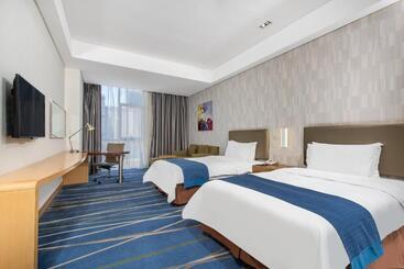 هتل Holiday Inn Express Zhengzhou Airport, An Ihg