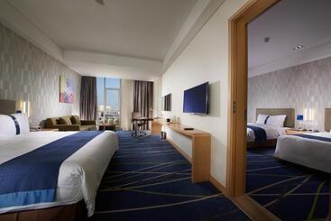 هتل Holiday Inn Express Zhengzhou Airport, An Ihg